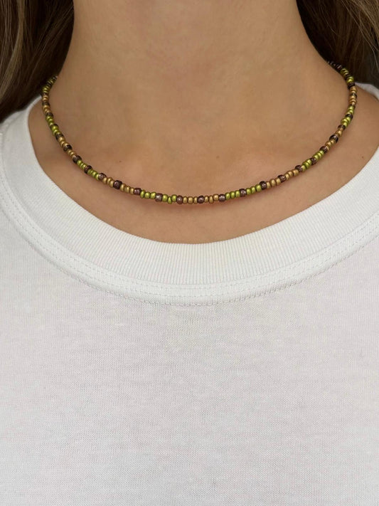 Collana girocollo con perline di vetro