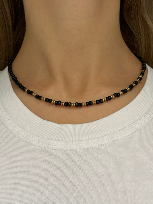 Collana girocollo con perline di vetro